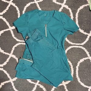 Jaanuu Scrub Set